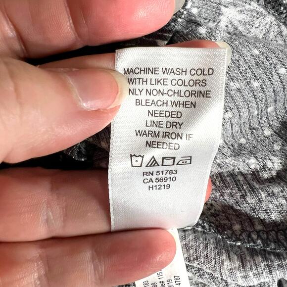 Maurices Womens Tank Top Sleeveless Pullover Laced V Neck Summer Gray White Med - Picture 11 of 11